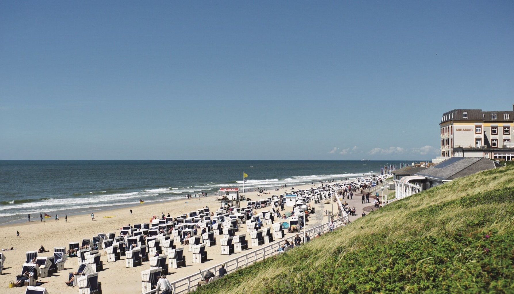 Westerländer Strand mit Blick auf das Miramar