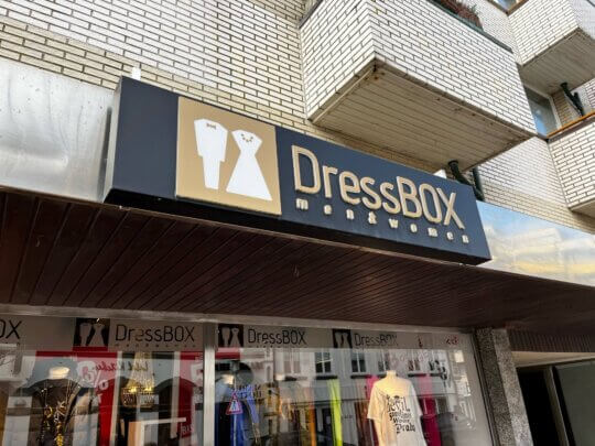 Laden Außen DressBox Textilhandel OHG